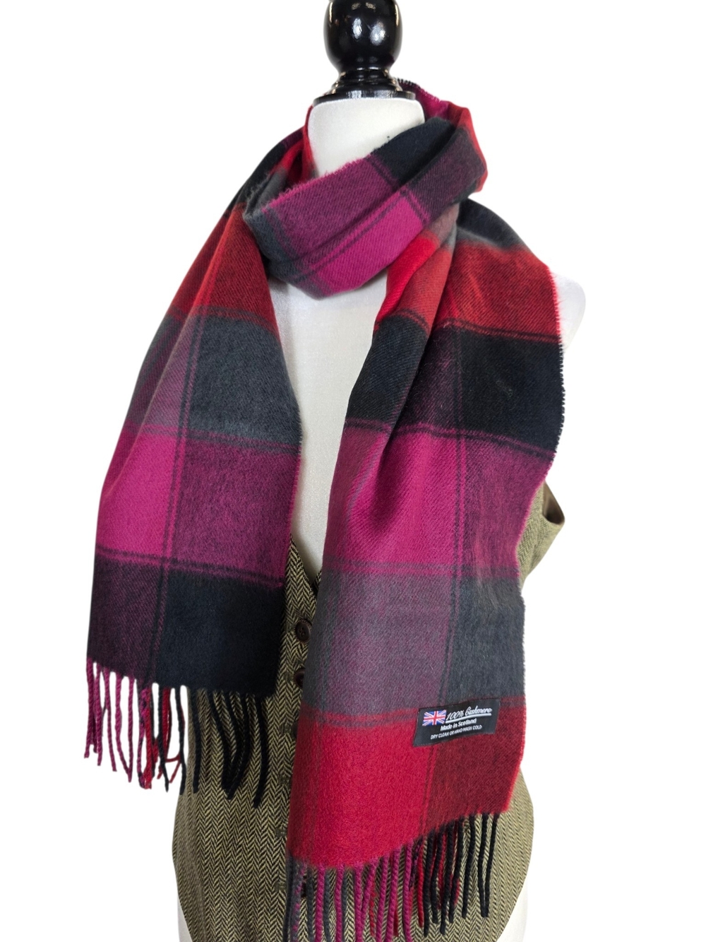 Scottish Cashmere Plaid Fringe Scarf in Red and Black